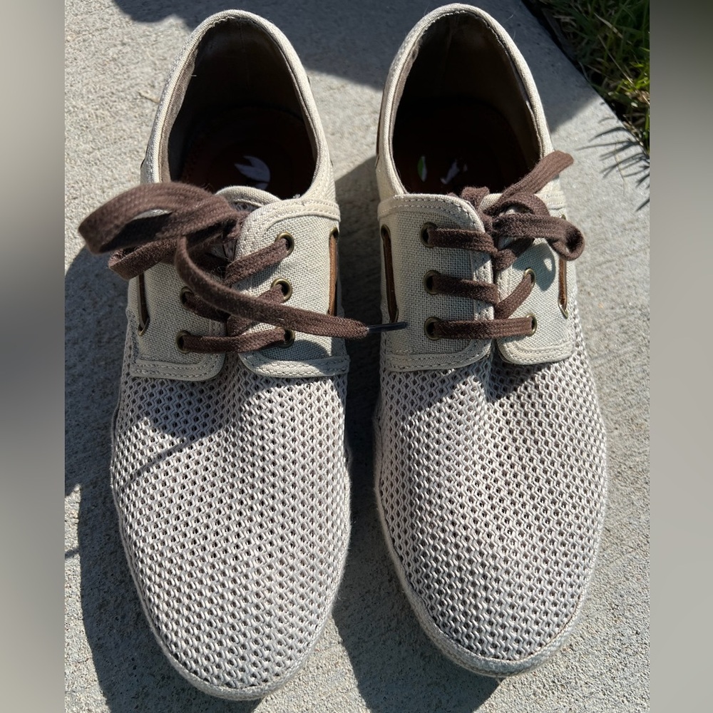 Aldo men’s 8 cream and brown shoes